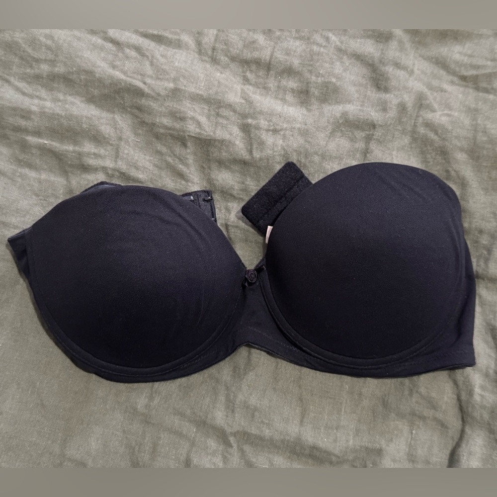 Victoria's Secret Black Strapless Bra // 36 C